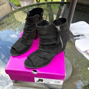 Rampage women’s boots. Ram-Petite